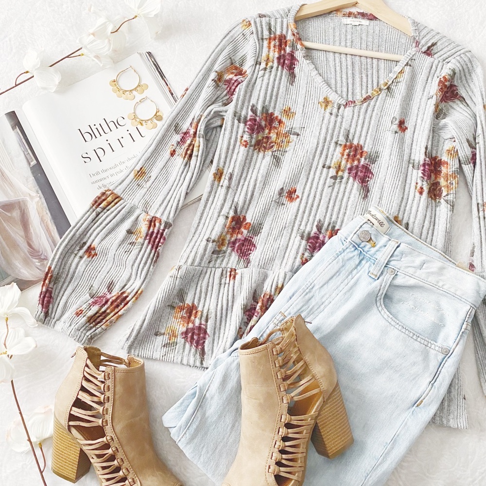 Maurice’s Grey Ribbed Floral Print Peplum Top - Picture 1 of 12